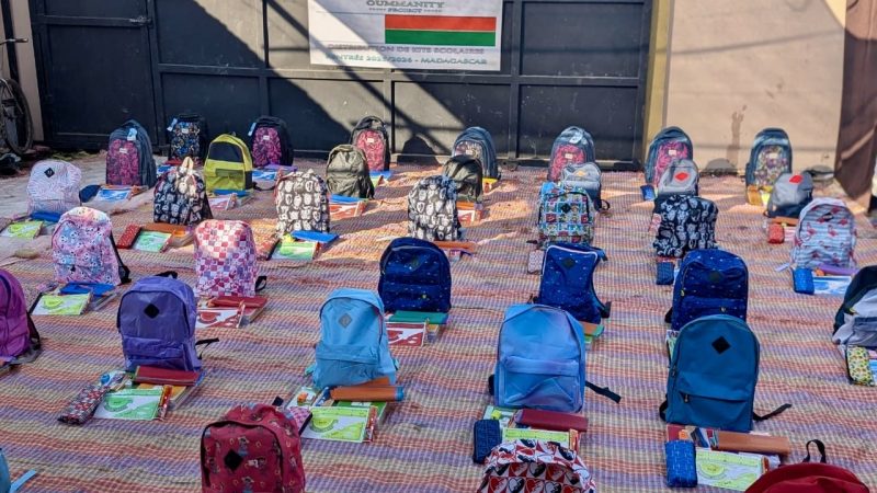 50 Kits Scolaires pour les Orphelins